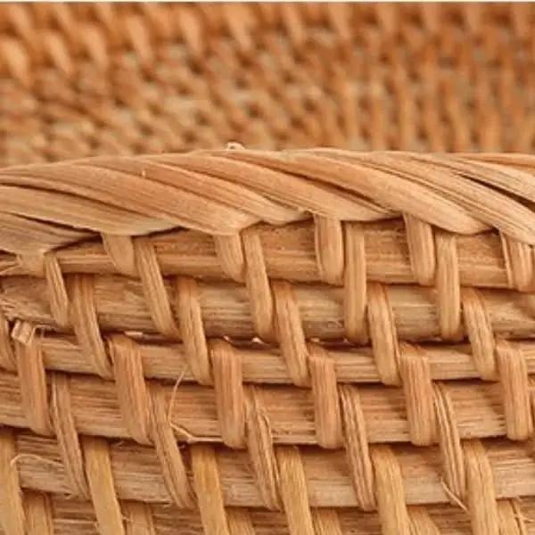 Dekoratives rundes Tablett aus Rattangeflecht | Morada Serena - Morada Serena