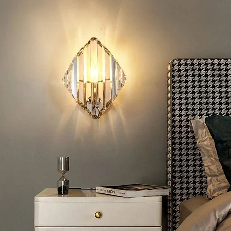 Moderne Wandleuchte mit rautenförmigen Kristallen: Eleganz und Raffinesse für Ihr Zuhause – Morada Serena