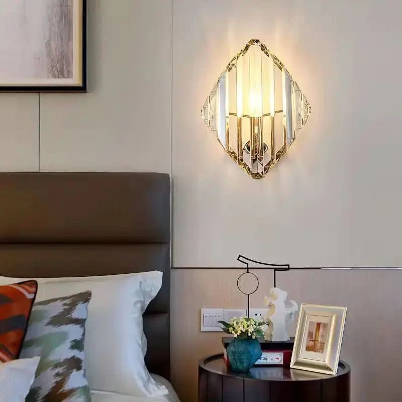 Moderne Wandleuchte mit rautenförmigen Kristallen: Eleganz und Raffinesse für Ihr Zuhause – Morada Serena