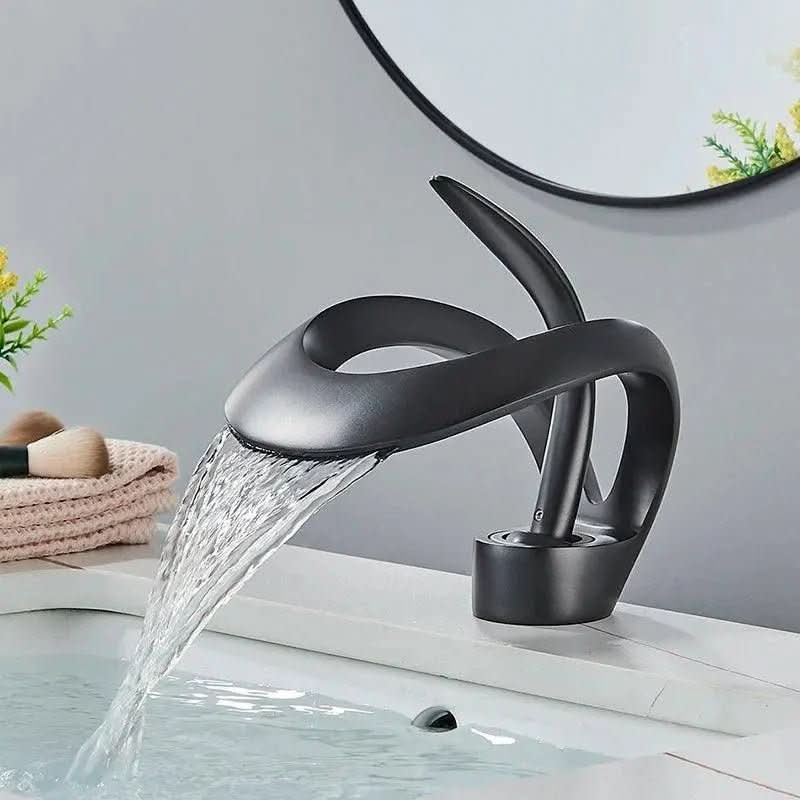 AquaElite Einhebel-Badezimmerarmatur – Technologie und Eleganz – Morada Serena