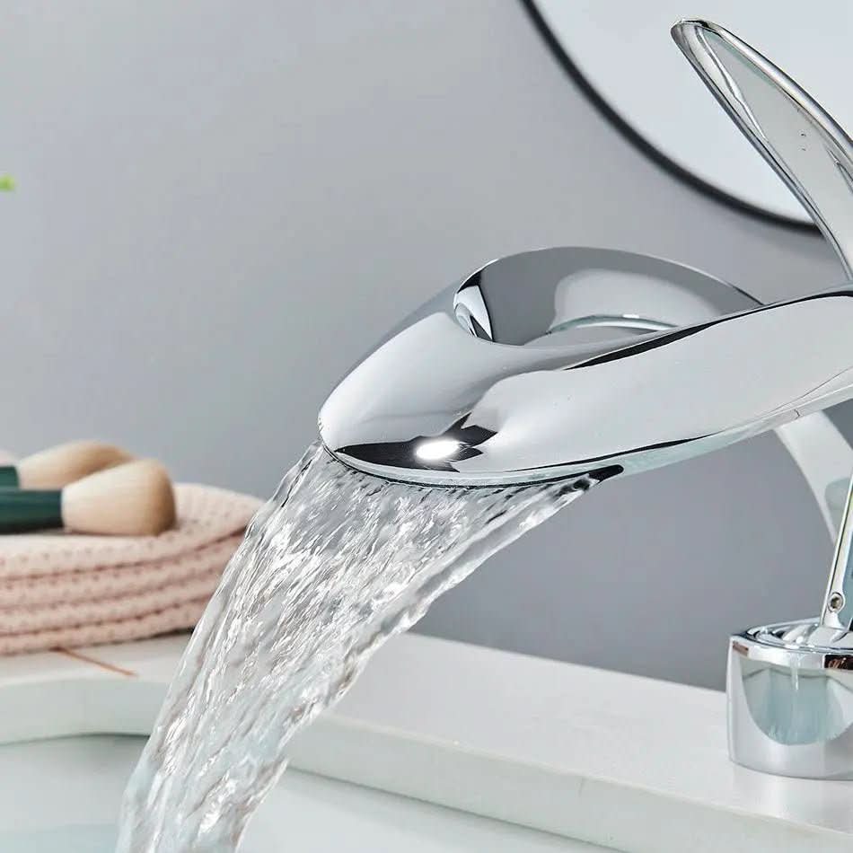 AquaElite Einhebel-Badezimmerarmatur – Technologie und Eleganz – Morada Serena