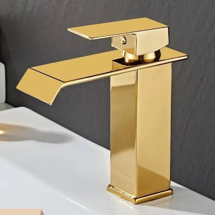 Torneira Banheiro Monocomando Cascata Preta Dourada Bica Baixa Quadrada - Minha loja